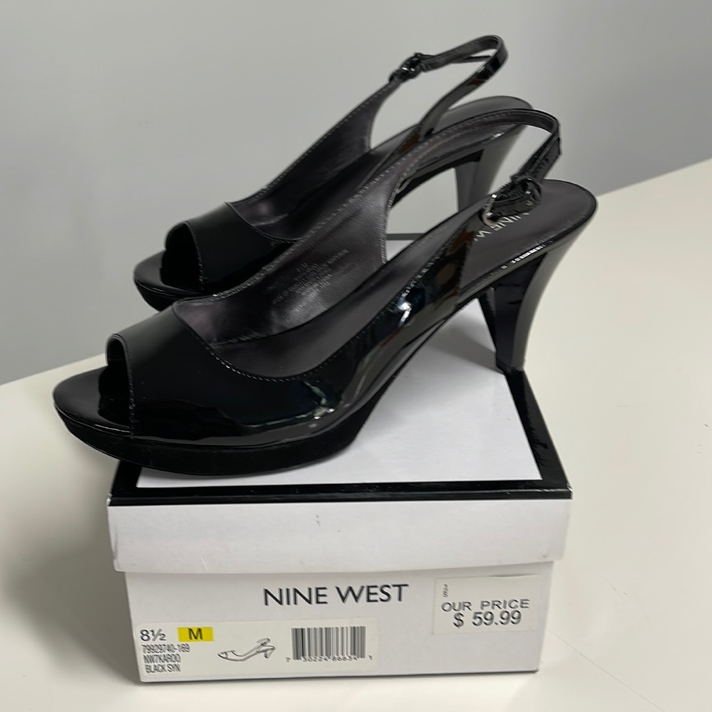 Nine West, size 8.5, black patent leather open toe pumps, new